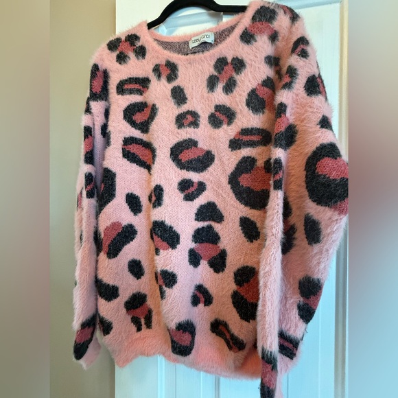 Ebby & I Pink Cheetah Fuzzy Scoop Neck Pullover Oversized Sweater Womens Size M - Picture 1 of 8